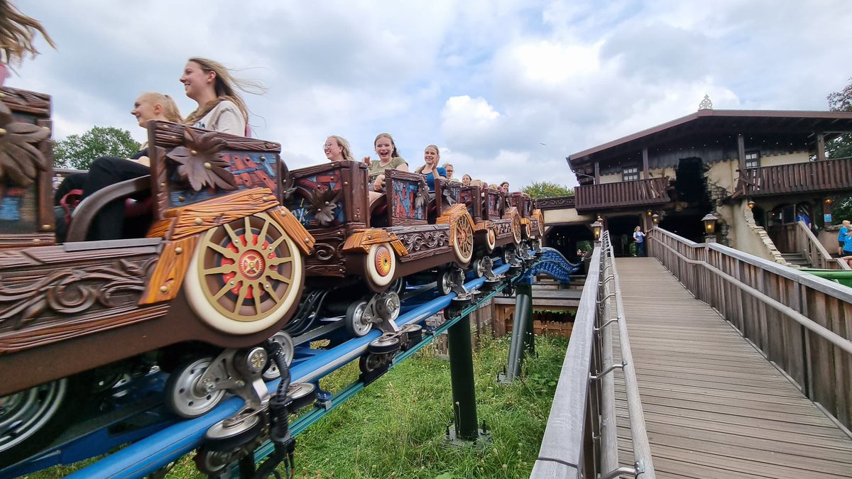 vakcollegehlmnd's tweet image. Onze vierdeklassers hebben van de Efteling genoten vandaag!!
🌞 #helmond #introweek