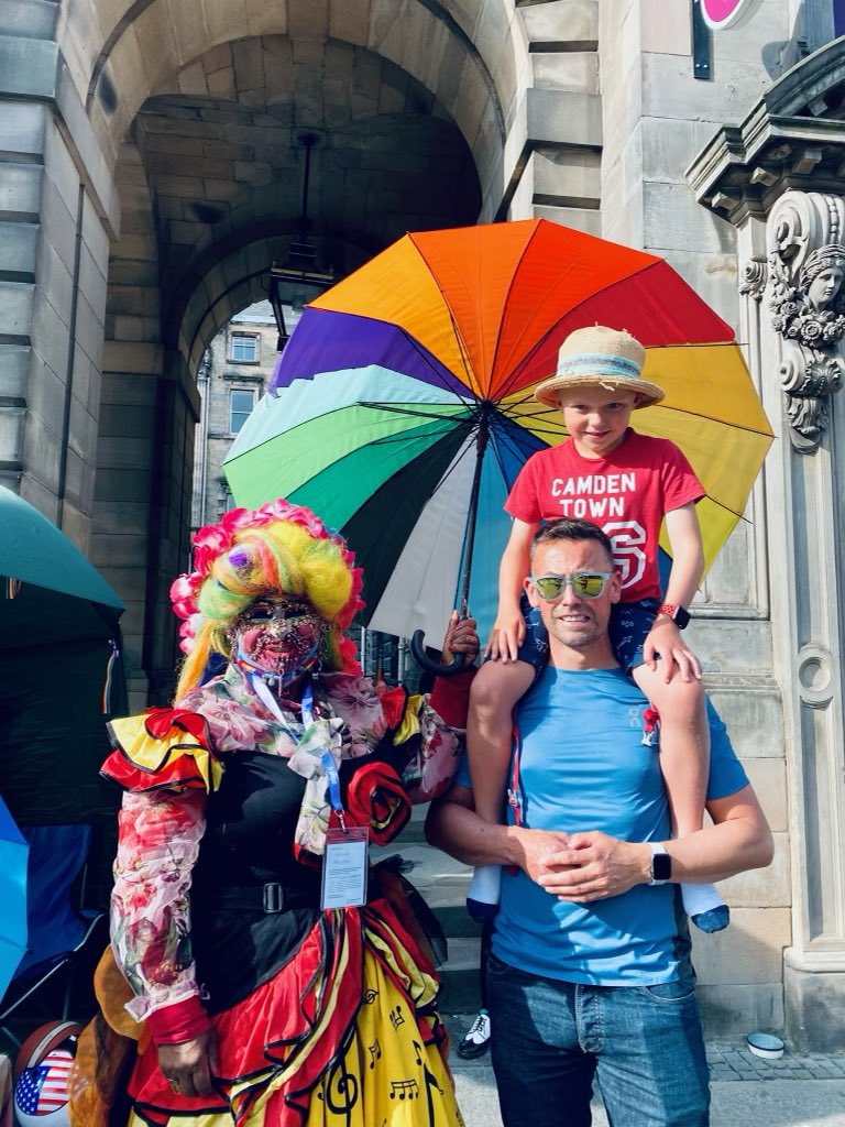 Rowland Woolley (@woolley_bear) on Twitter photo One for the mantlepiece, meeting the worlds most pieced women in Edinburgh a few weeks ago. One for the mantlepiece, meeting the worlds most pieced women in Edinburgh a few weeks ago.