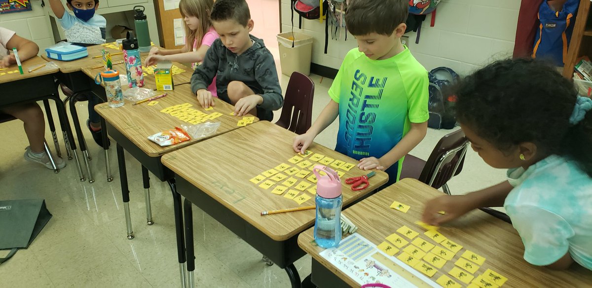 ccsd_wasdin's tweet photo. Ss had fun & learned so much exploring rows & columns with soldier-bug Joe today using Elinor Pinczes "A Remainder of One" @HMHCo @ClarkCreekSTEM @CherokeeSchools @georgiadeptofed @NGaRESA @NCTM #secondgrade #Mathematics #mathisfun #handsonlearning #arrays #rowsandcolumns https://t.co/WxuilN20Ef