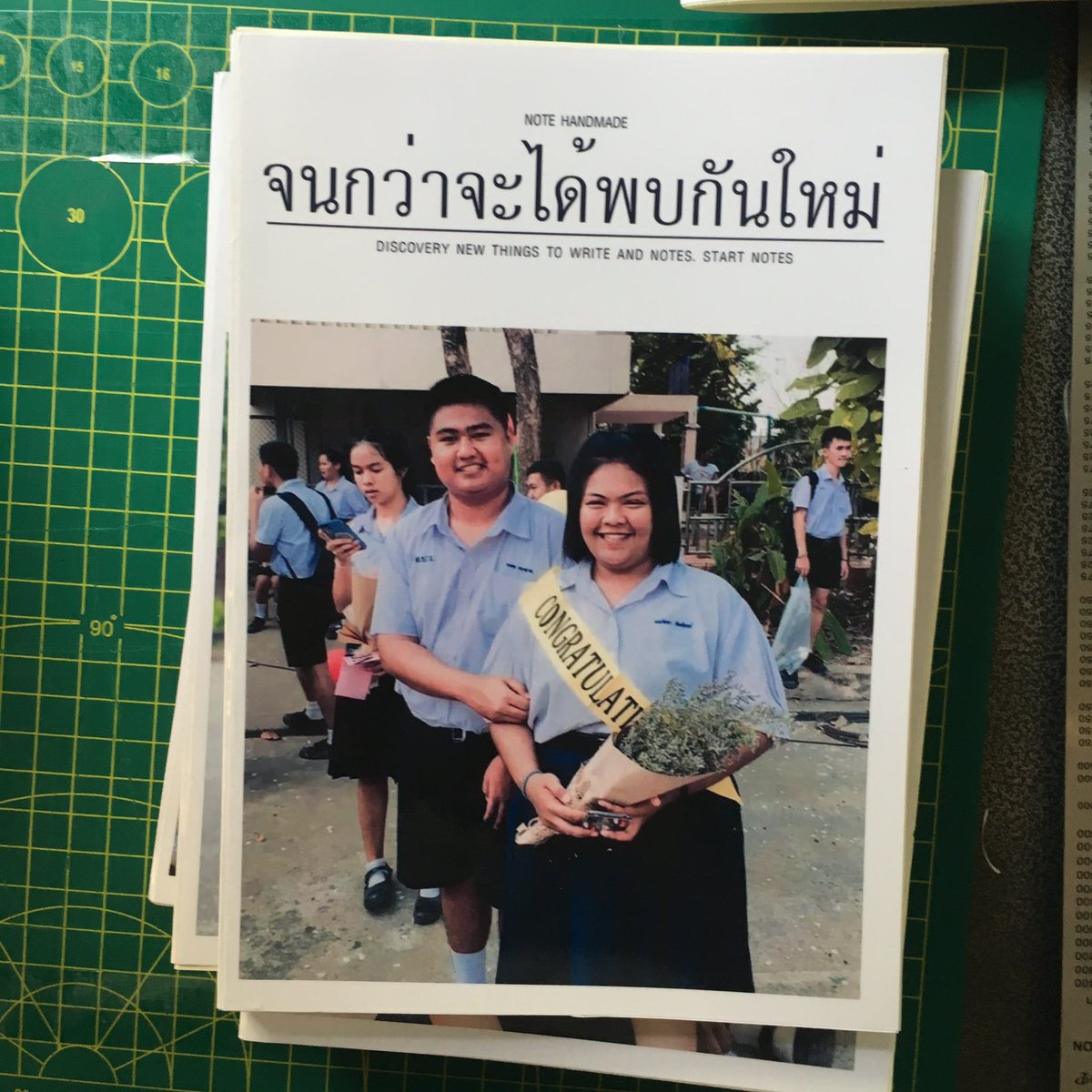 notehandmade's tweet photo. #สมุดโน้ตปกตัวเอง ใส่รูปตัวเองหรือศลป ที่รักได้ ไว้พกจดบันทึกติดตัว เก๋มาก ปกไม่ซ้ำใคร มีสันแมกซ์ สันเกลียว สันกาว สอบถาม Line ID: @notehandmade #สมุดโน้ต #ของขวัญ #ของปัจฉิม #ของขวัญวันครบรอบ #ของขวัญวันเกิด https://t.co/8HVsonMnxz