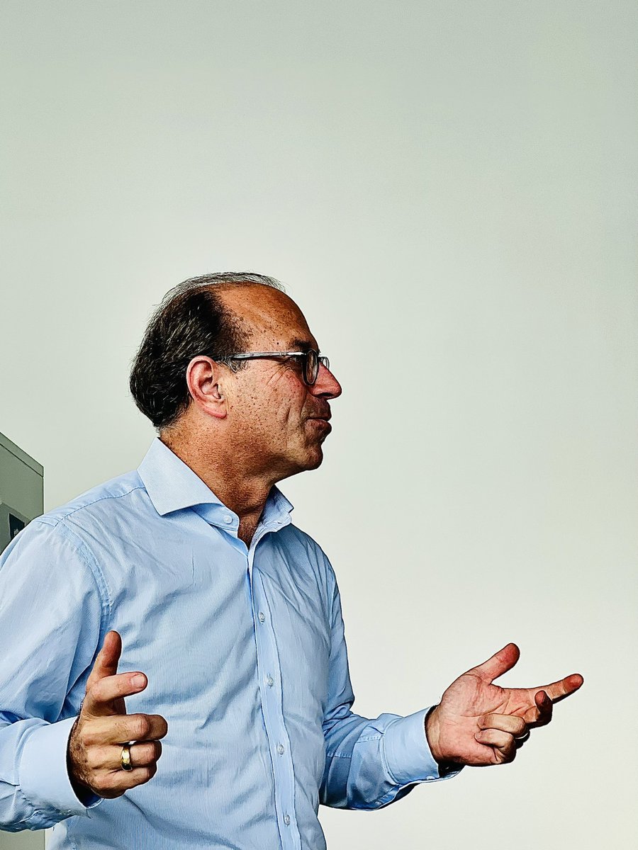 unser mitgastgeber prof. uli herrmann spricht ueber den nachhaltigkeitsansatz von e.go mobility und dass sie jetzt bald die tesla-stores übernehmen. secret #clubdermarkenfreunde salon #sustainism