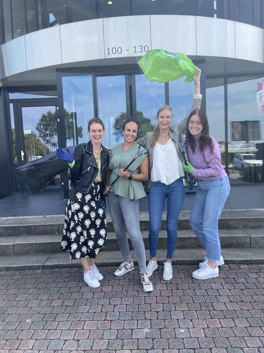 Today with a large group of colleagues, we have cleaned the area around our headquarters! In order to encourage other companies in the neighborhood, we passed the golden gripper to Westland Partners! #cleangreenchallenge #zerowaste