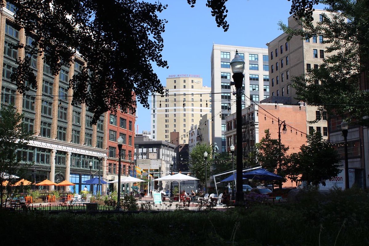 MotrCityMindset's tweet photo. Dog Days of Summer in the D
#puremichigan #capitopark #dessertoasis #campusmartius #tcfcenter #downtowndetroit #visitdetroit #dogdays #summer #motorcitymindset https://t.co/Lied1mf1Uc