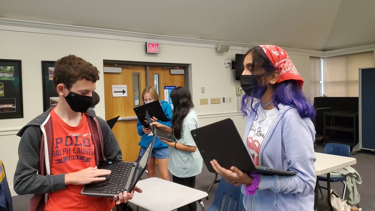 AutumnTYates's tweet image. 8th grade Spanish students reviewed past vocabulary with a "Getting to Know You" bingo activity, and using @PearDeck provided an awesome green alternative to the traditional paper version. @LangleyLeopards #langchat