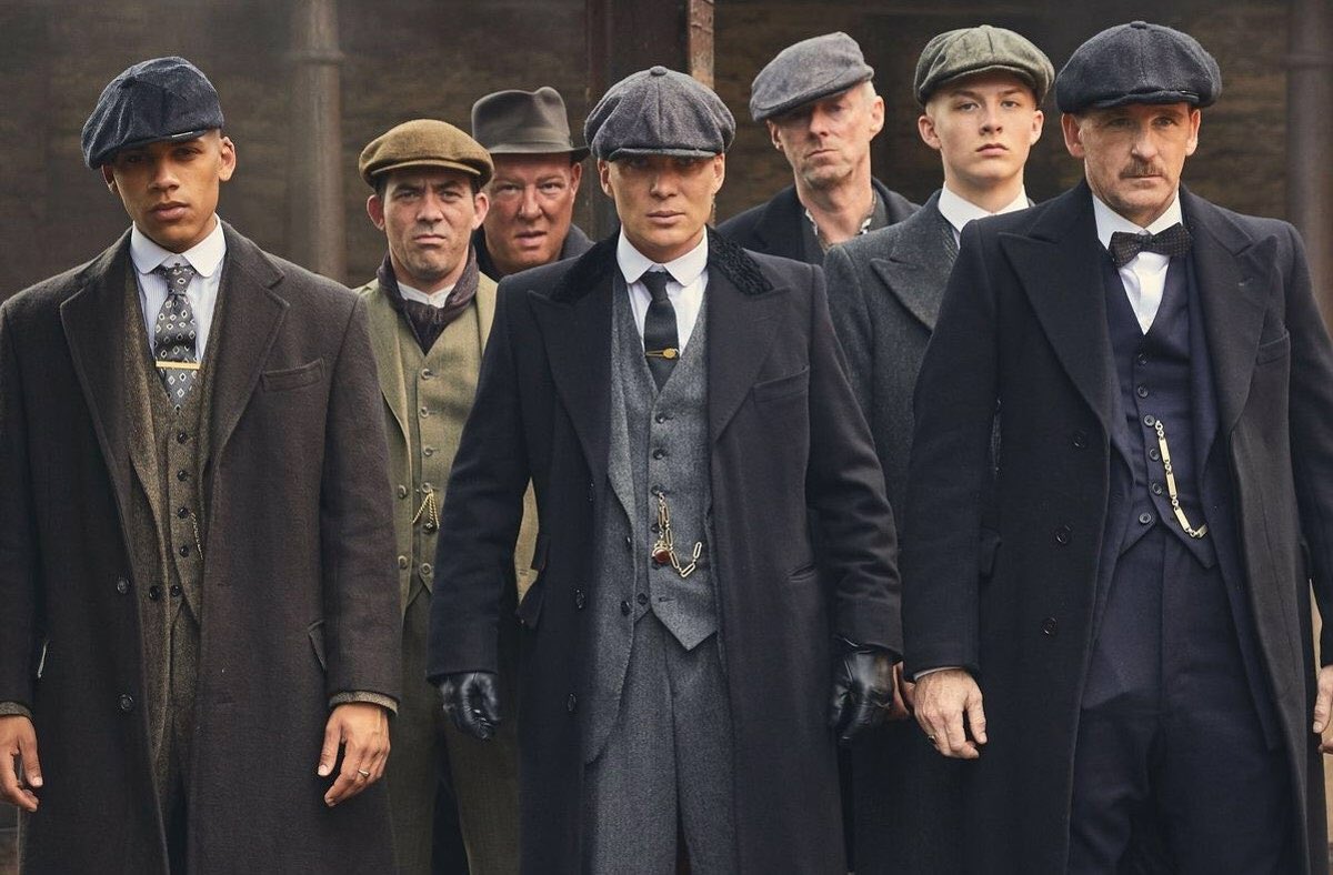 FokvsKatapvlta's tweet photo. 💣 Peaky Fucking Blinders 🚬
Las chicas se enamoran de él 👩❤️👨y los hombres lo quieren imitar😎.
¿Sabias que podías sacar #enseñanzas de esta serie? Y no precisamente cómo disparar.
Aquí abajo te muestro 😉
🧵 ⬇️ https://t.co/aoFFTmoxTv