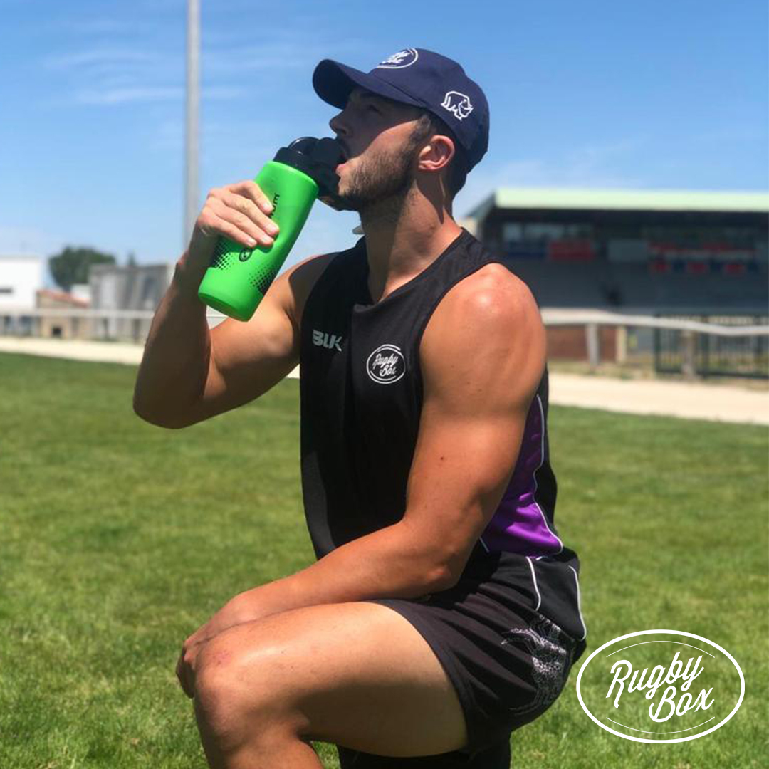 rugbyboxuk's tweet photo. An ideal alternative to a traditional water bottle, this aqua spray water bottle from @OptimumSportUK offers a unique no-touch water delivery system.💧 
 
Just align your chin with the rest and squeeze, as demonstrated by @Cameron_Ring. 🙌🏼

Get yours > https://t.co/7Twxkugnb0 https://t.co/c8qxs3O950