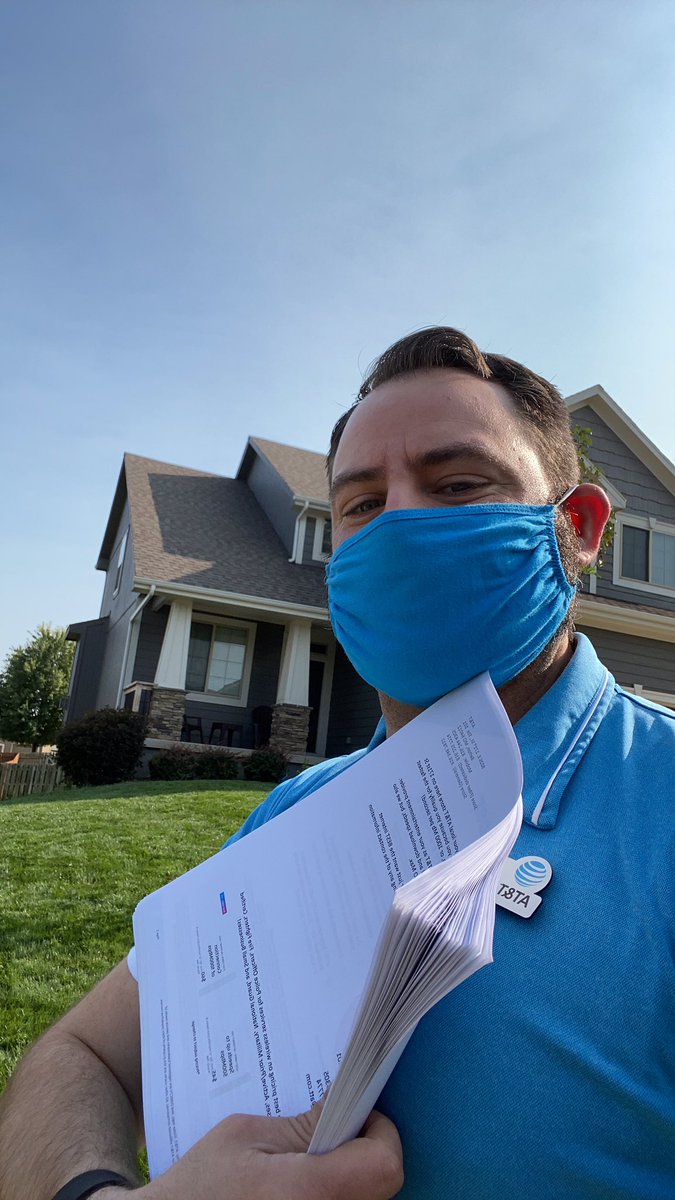 Out here in Raymore letting our neighbors know who we are and how we can help them!  #FiberFRENZY <a href="/KAMOkonnects/">𝐾𝐴𝑀𝑂</a> <a href="/BrandonClaybern/">Brandon Claybern</a> <a href="/Woody0709/">Chris Woodard</a> @SamAbelATT