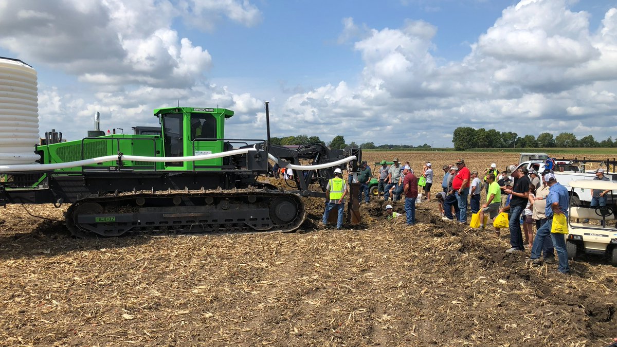 IllinoisLICA's tweet image. We hope you were able to stop out and see the #tilingdemo and #woodchipbioreactor installation last week at the #FPS21!
We couldn&apos;t have done it without all of our volunteers, contractors, and supporting associate members!  Thank you for all your generous time and support!