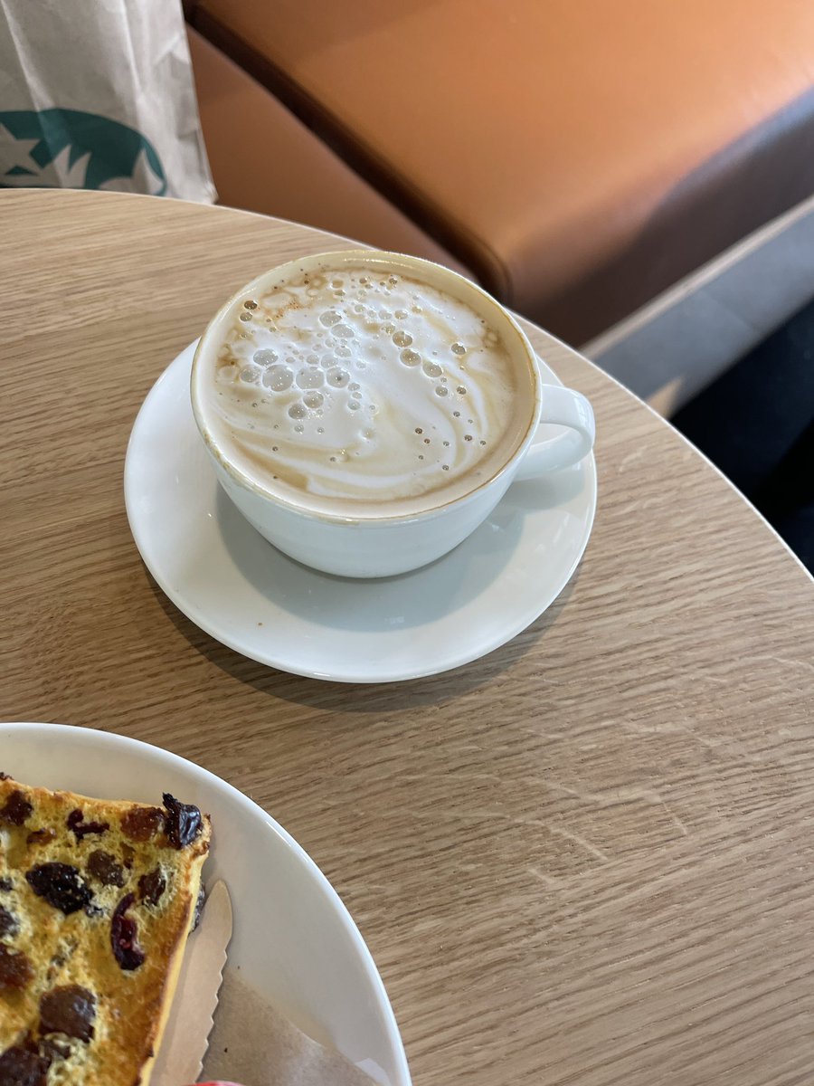 mdcalver's tweet photo. @StarbucksUK 2nd flat white from the new Starbucks at the North Orbital shopping park Swindon. Missing the “velvety steamed milk”#needtraining #icandobetterathome https://t.co/LAi3A1g8kn