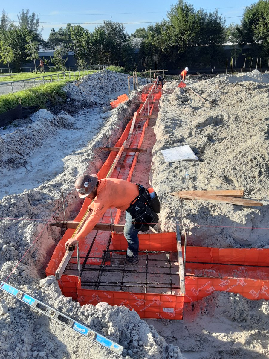 SchauenburgFlex's tweet photo. Another Novoform™ installation in the #sunshinestate! 

Contractors in #Naples, FL, loved how quickly they could install their footer with Novoform™ even in sandy soil! 

Want to learn more about Novoform™ for your next project? Check out our website: 

https://t.co/ssrt7Trtqr https://t.co/pInwHScJuj