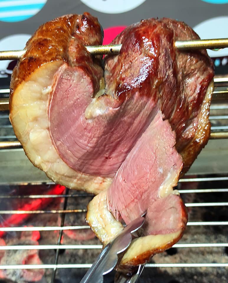 camp_RotoQ's tweet photo. 【RotoQ 360レシピNo.4】

RotoQ 360で作った世界の料理紹介コーナー🔥

第四回目はタイから『イチボのロースト』のご紹介です！

イチボといえば日本では焼肉でよく食べられますが、ローストしても絶品です😄

皆様もRotoQで作った料理をSNSにシェアしましょう！
#キャンプ飯 #キャンプ #キャンプギア https://t.co/6Jdjgfz4tT