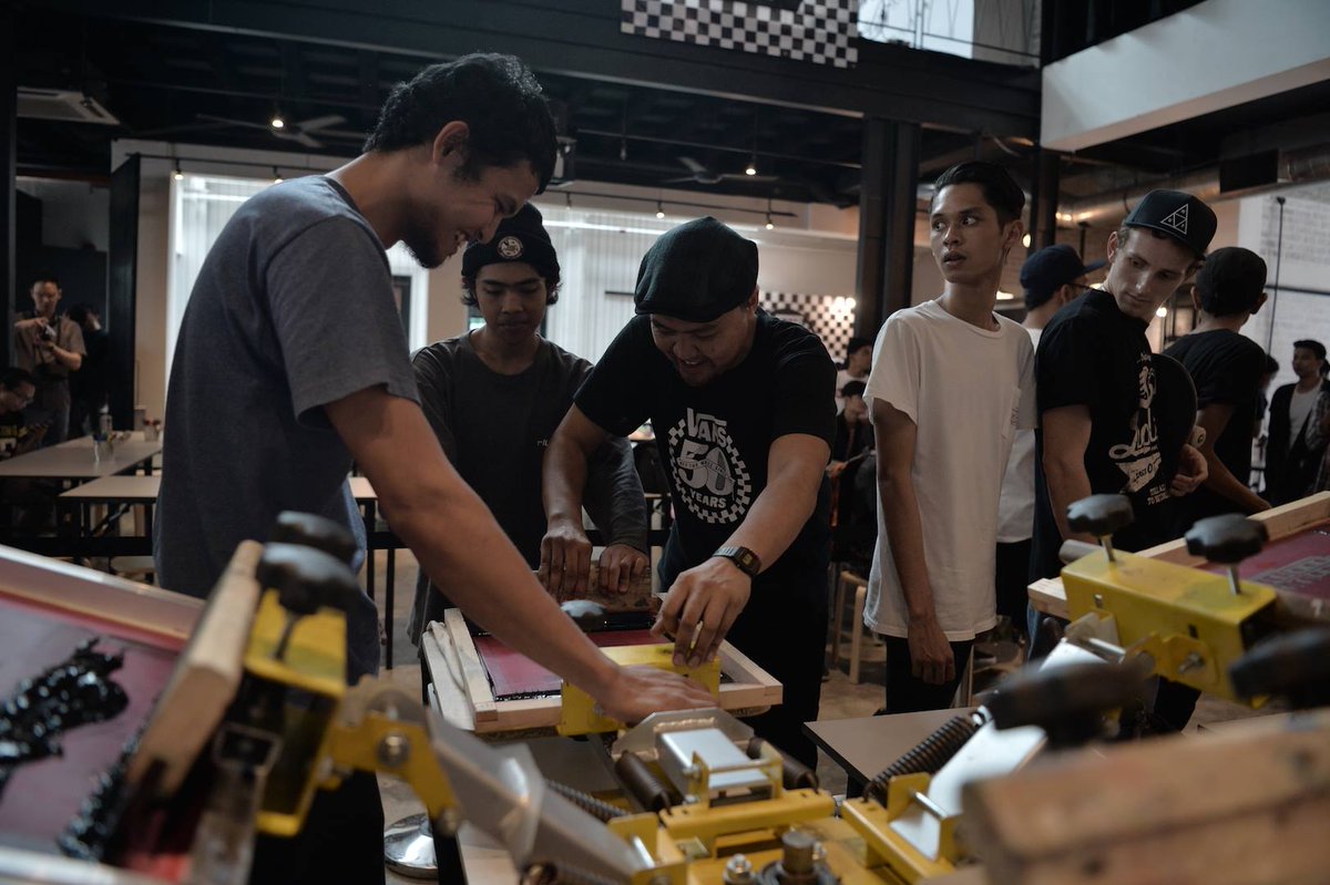 Check out Dirty Donuts on Google!
g.page/r/CcLNTTznWvs9…