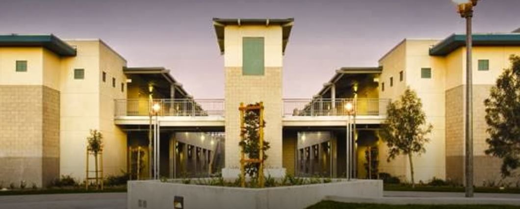 Can you find a number that is "Oak"ay in each section of this Venn Diagram? Where in <a href="/PowayUnified/">Poway Unified</a> are we? #mathwalk #sandiegomath #sidewalkmath bit.ly/mathwalks2021