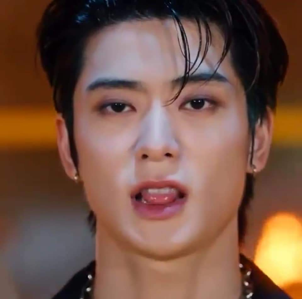 UMCHINAHH's tweet photo. JEONG JAEHYUN YOU NEED TO CALM 
DOWN!!😭🥵
#JAEHYUN #NCT127 #LEMONADE https://t.co/EOUkRzlm21