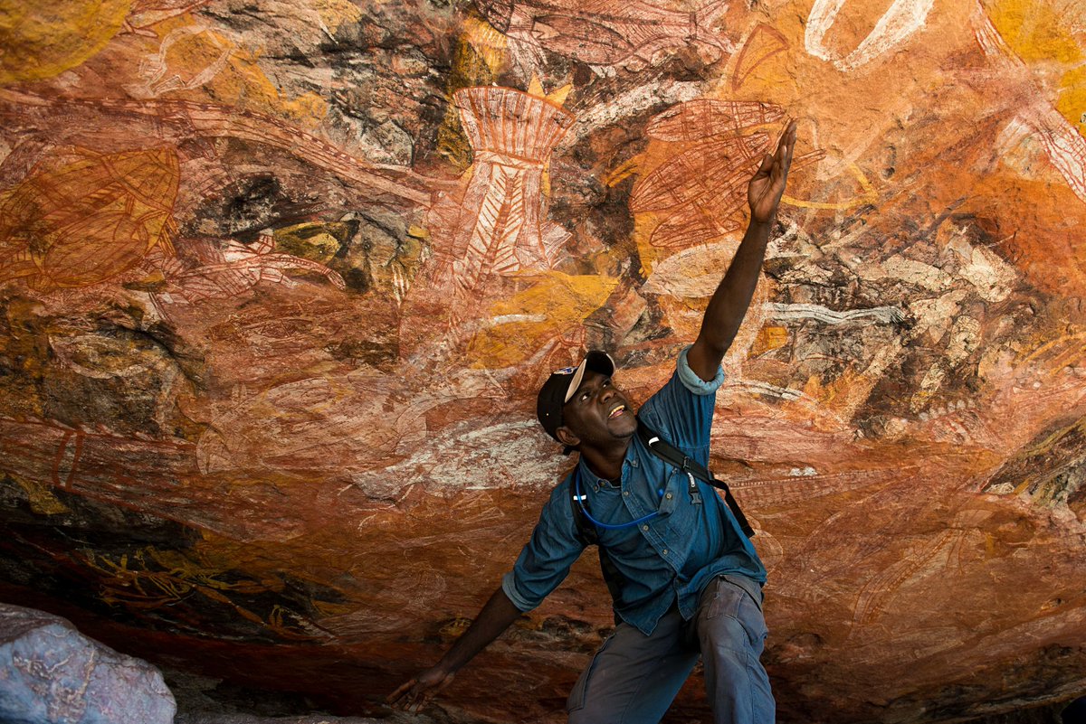 rusticpathways's tweet photo. This #FolkloreThursday features writing & symbols. In #Australia it's believed that the Mimi spirits taught the art of painting to the Aboriginal people. Also, “ancestors are released through these types of work.” Read more here- https://t.co/DQlDyfwmTq @FolkloreThurs #sorustic https://t.co/ZffGGQ7le7
