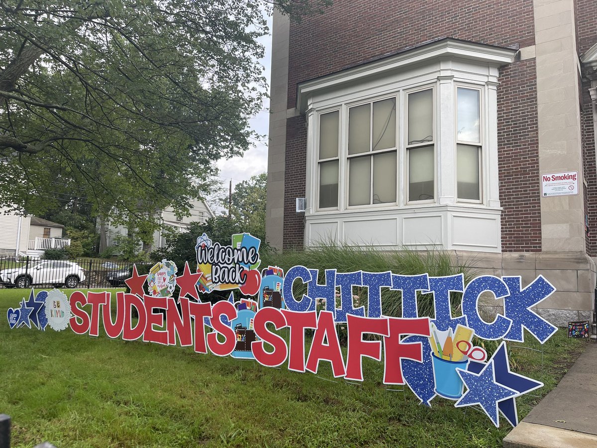 jjchittick's tweet photo. We are so HAPPY to welcome our students &amp; families back to school!!@BostonSchools https://t.co/E6fGNtWzgF