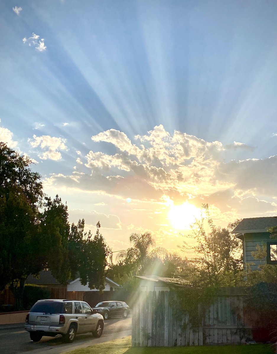 queenkoob's tweet photo. Beautiful sunrise this morning in Foothill Farms. #foothillfarms #sunrise @kcraFinan https://t.co/AqW3vr2ufu
