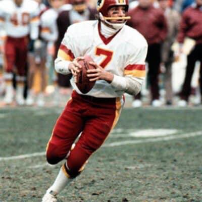 To the QB that made wearing the single bar face mask cool...Happy 72nd Birthday 
Joe Theismann 