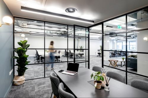 It’s great to see CEG’s new ‘Let Ready’ scheme complete at 84 Albion Street, delivering ‘plug & play’ offices. It’s a proven concept used at @KirkstallForge & gives occupiers the chance to take fully furnished suites on easy in/out all-inclusive terms > ow.ly/YGPh50G6fuB.