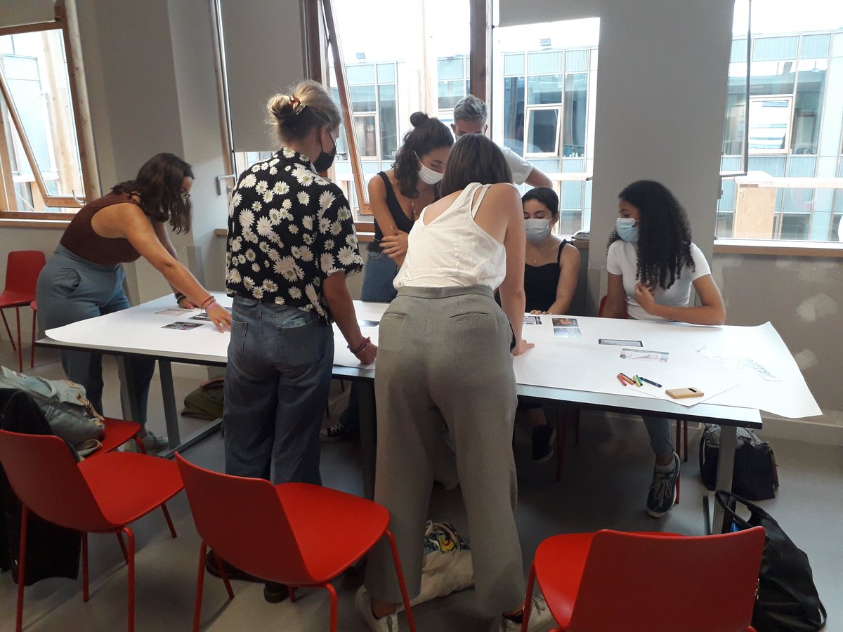 La #ChaireTRENT <a href="/ScPoBx/">Sciences Po Bordeaux</a> participe aujourd'hui et demain à la <a href="/RentreeClimat/">Rentrée Climat</a> avec @FresqueDuClimat et <a href="/EchoLogik/">Echo'Logik</a>. Objectif? Sensibiliser 265 étudiants de 1ère année aux enjeux du changement climatique et du défi environnemental. Et tout ça de manière ludique et collective! 🌍🖍👋