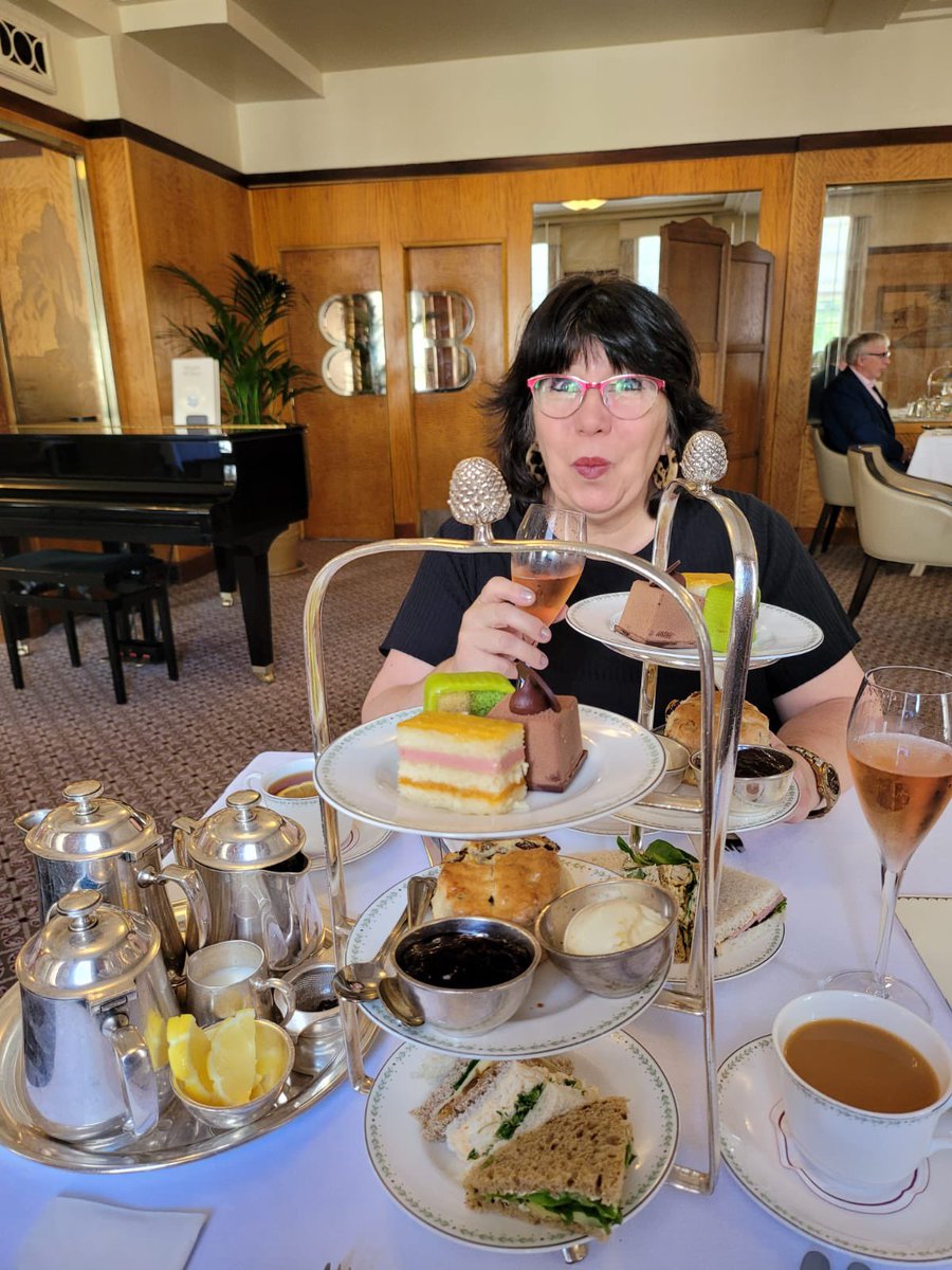 millyjohnson's tweet photo. Sometimes only @Bettys will do! https://t.co/yqKYWQLQbS