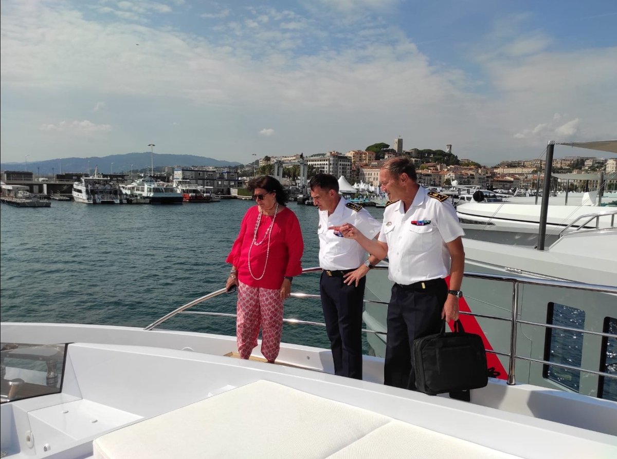 Premarmed's tweet photo. Poursuite échanges lors de visite d'un yacht avec représentants #ECPY (Comité européen pour yachting pro), puis visite à la #GendarmerieMaritime à bord VCSM #Vésubie basée à @VilledeNice https://t.co/SsMjcHAvgH