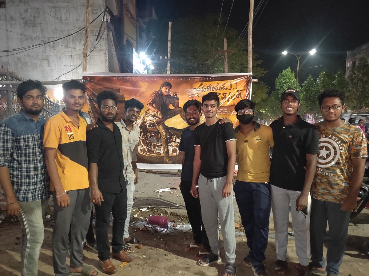 MouliPKDevote's tweet image. .  #BhavadeeyuduBhagatSingh 1st Look Celebrations at Anakapalle, Rama Chandra Theatre.