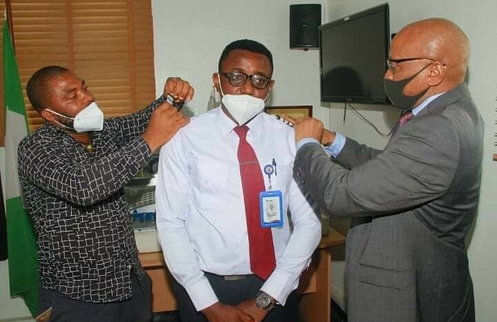 ChidozieMario's tweet photo. Behold Africa's newest Commanders...
Captain Oluranti Ogunwale-Ogoyi (Boeing 737) and Captains Mohammed Tukur & Emmanuel Amaechi (both on Bombardier Q400). They were decorated yesterday by Nigeria's Arik Air.
We wish them clear skies always. #FourBars #LeftSeat #ProudlyAfrican https://t.co/4miQUPNqAs