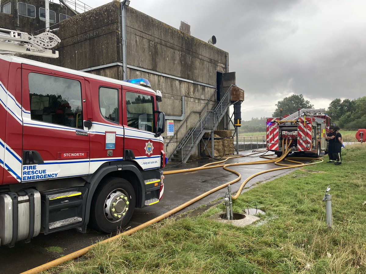 JimMackay77's tweet image. Great first day hot fire training @FSCmoreton with fire fighters from @WestSussexFire with trainers from @WSFRS_TDA enthusiasm and a willingness to learn #concreteclassroom #flowpaths @guss9406 @krisdance8 @stevebridle3 @1HealthAcademy @mikedunham8829 @robbo9973 @Ianreece9