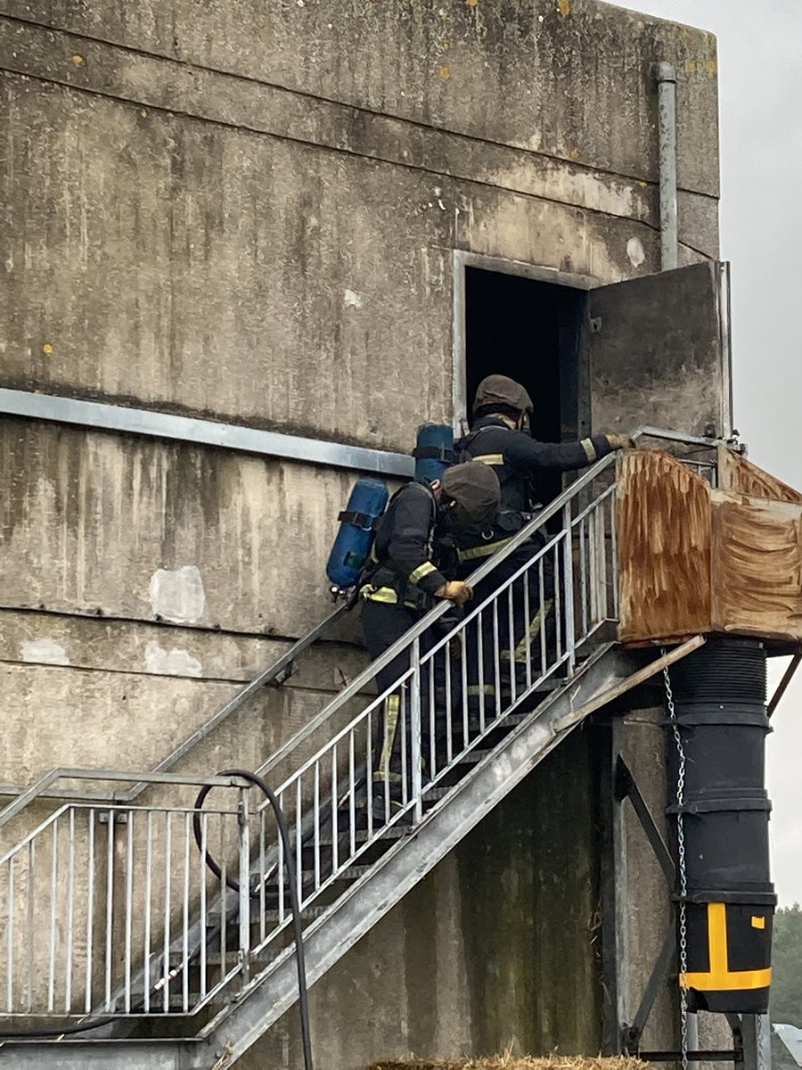 JimMackay77's tweet image. Great first day hot fire training @FSCmoreton with fire fighters from @WestSussexFire with trainers from @WSFRS_TDA enthusiasm and a willingness to learn #concreteclassroom #flowpaths @guss9406 @krisdance8 @stevebridle3 @1HealthAcademy @mikedunham8829 @robbo9973 @Ianreece9