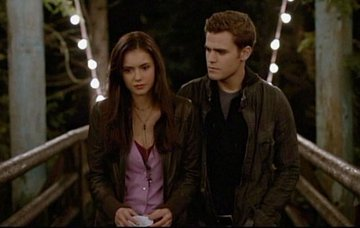SeriesUpdateFR's tweet photo. Il y a 12 ans, la série The Vampire Diaries diffusait son premier épisode.🧛‍♂️ https://t.co/Sq1yNLvFx3