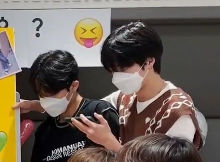 อย่าฝืนเลย อยากโอบไหล่ก็บอกมาเหอะ