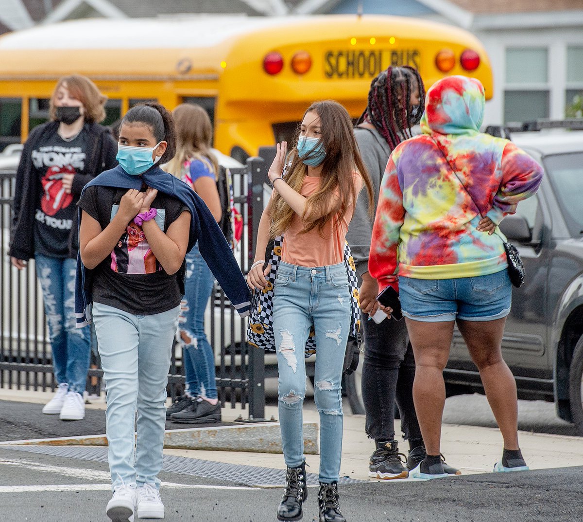 First day of school for 6-8th graders at Mont Pleasant Middle School in #Schenectady <a href="/SCSchools/">Schenectady Schools</a> <a href="/SchdyCountyNY/">Schenectady County</a>