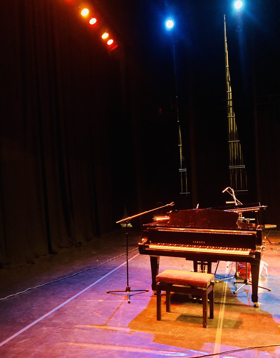 who’s gonna #BeAtBEAM tomorrow, you absolute scamps?
we’re on at 12.10 with our 
~if i am real~
#BEAM2021 <a href="/HackneyEmpire/">Hackney Empire</a> <a href="/KateAlexCompose/">Kate + Alex Compose</a> <a href="/alexdeboo/">Alex Young</a> <a href="/BenCoxMD/">Benjamin Cox</a> 
Here’s some shots from our techity tech x