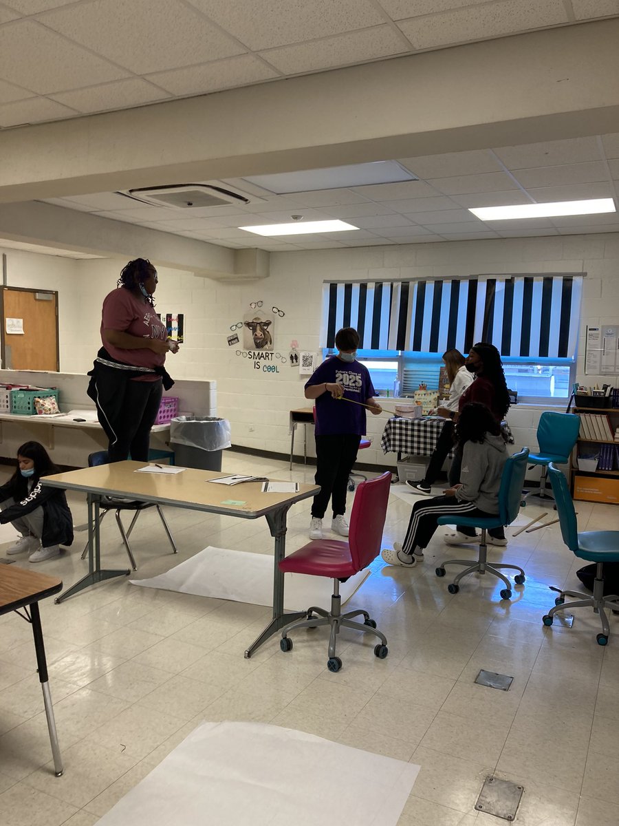 BMattCHS's tweet photo. Analyzing blood spatter in BioMed https://t.co/jEp7a3VMps