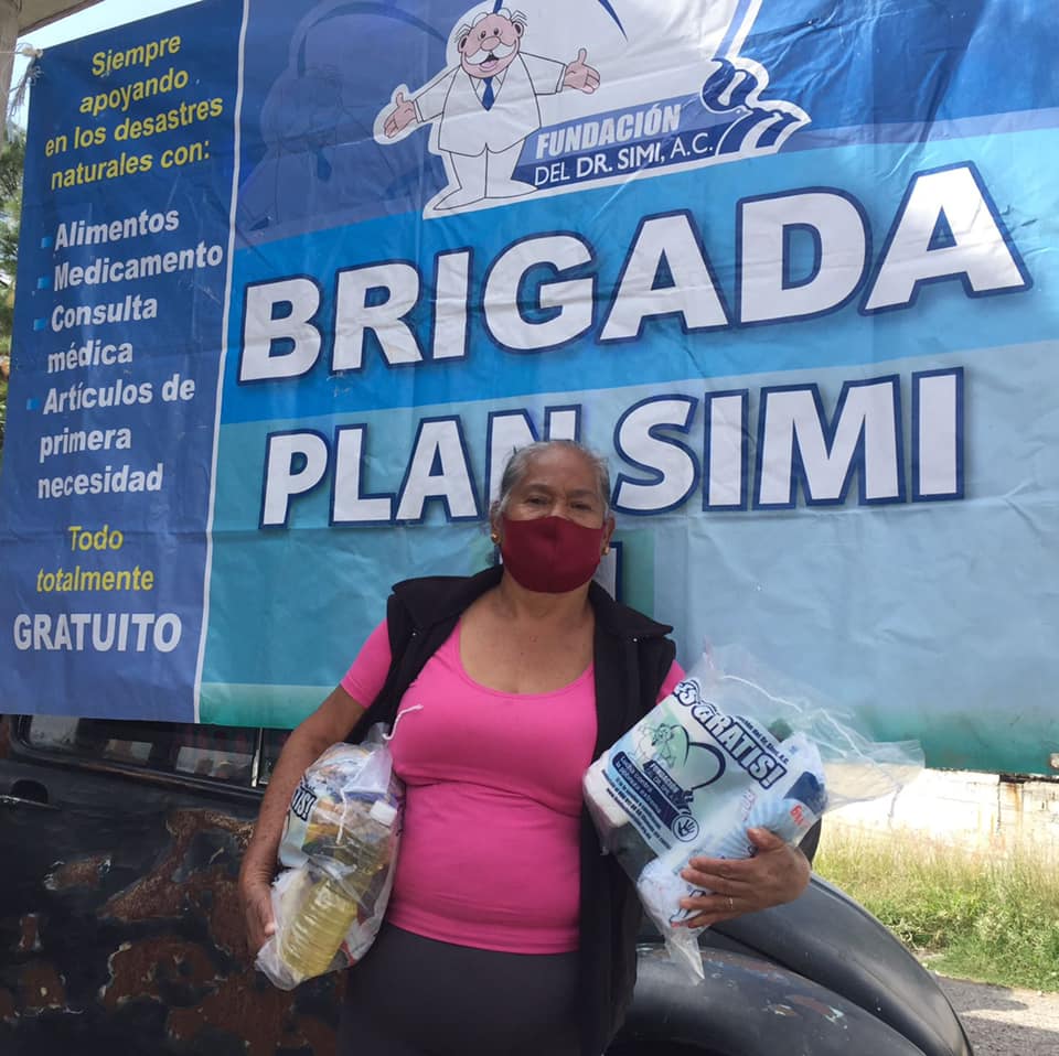 fundaciondrsimi's tweet photo. ¡Somos más fuertes que la adversidad! Fuimos directamente a #Tula, #Hidalgo para ayudar a nuestros hermanos afectados por las lluvias. A través del #PlanSimiIII, llevamos brigadas médicas y entregamos despensas y artículos de limpieza. #OrgullosamenteSimi https://t.co/JByiqpXVNw
