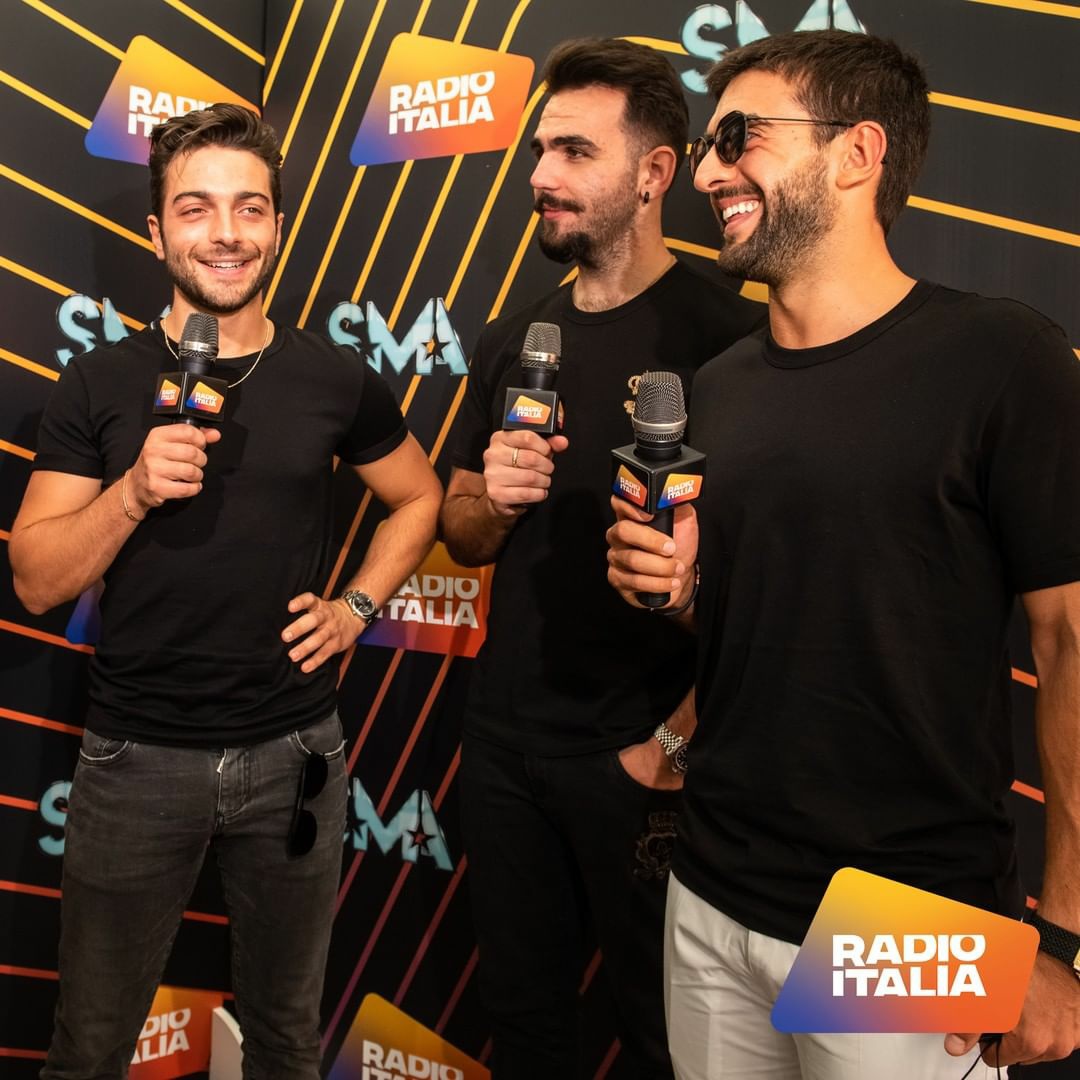 gurioli_silvia's tweet photo. #respot #radioitalia #ilvolo ❤ https://t.co/mSYCCY5dYg