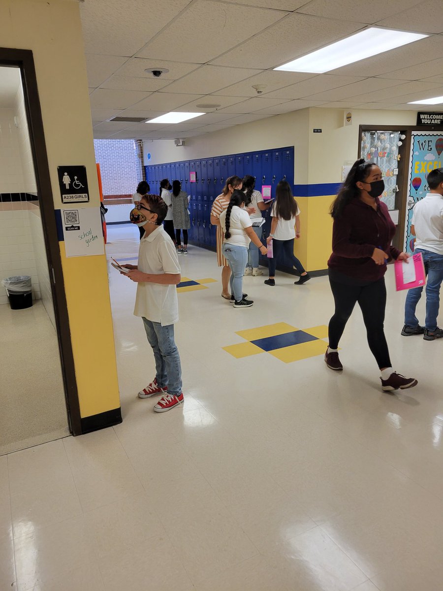 Arl1ndaCastillo's tweet photo. Shout out to all the hard work our @NISDJones and @NISDJonesSTEM  teachers and coaches put in everyday! 
Just a few pics of some great lessons going on outside the classroom. #innovativeenvironment #gallerywalk @nisdmsela
@LazoNISD @BRamirez1223 @MrArzola @MrsLSanRoman https://t.co/JsBGTP0L8y