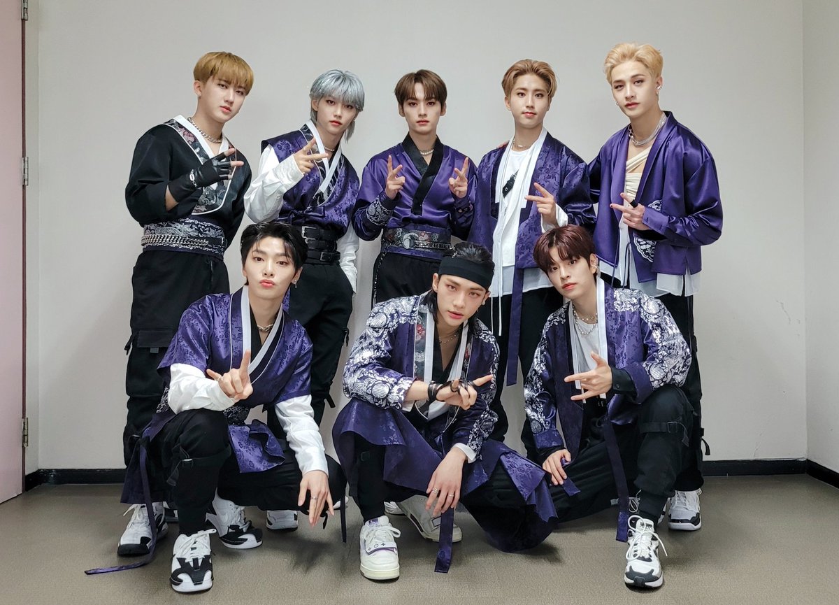 alyjin_00's tweet photo. Les presento a stray kids: idols autoproducidos, million seller de jyp, ganadores de kingdom y líderes de la 4ta generación 
Sigo a pura perfección ♡ 
#skzdiamond https://t.co/dS51YocPTy
