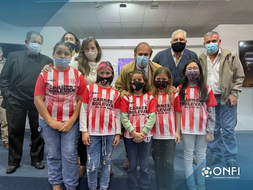 ONFIOficial's tweet photo. Presentación Liga San José de Fútbol Infantil Femenino

En la jornada de ayer se realizó la presentación de la Liga San José de Fútbol Infantil Femenino en las instalaciones del Espacio Cultural del departamento.

#ONFI #FormandoFormativas https://t.co/xPmRLKq2PL