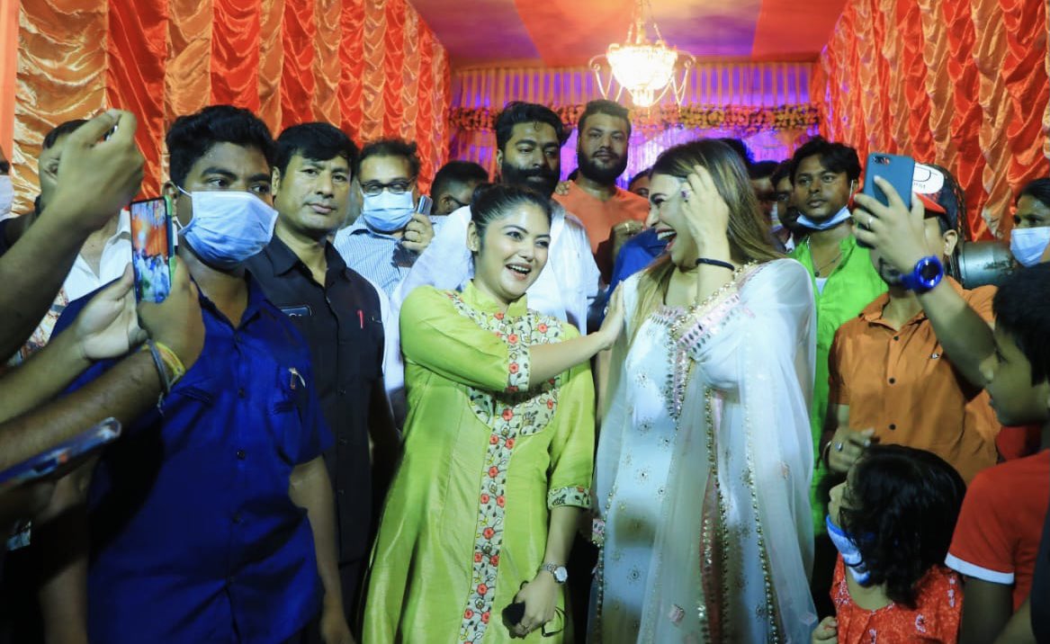 sayani06's tweet image. উত্তর কলকাতার 14 নম্বর ওয়ার্ডের গণেশ পুজোর শুভ উদ্বোধন এর কিছু মুহুর্ত।
সাথে সর্বভারতীয় তৃণমূল কংগ্রেসের সাধারণ সম্পাদক শ্রী কুনাল ঘোষ, বিশিষ্ট সমাজ সেবিকা ও সাধন পান্ডের সুযোগ্য কন্যা শ্রেয়া পান্ডে এবং উত্তর কলকাতার নবনিযুক্ত যুব তৃণমূল কংগ্রেসের সভাপতি শান্তি রঞ্জন কুন্ডু।