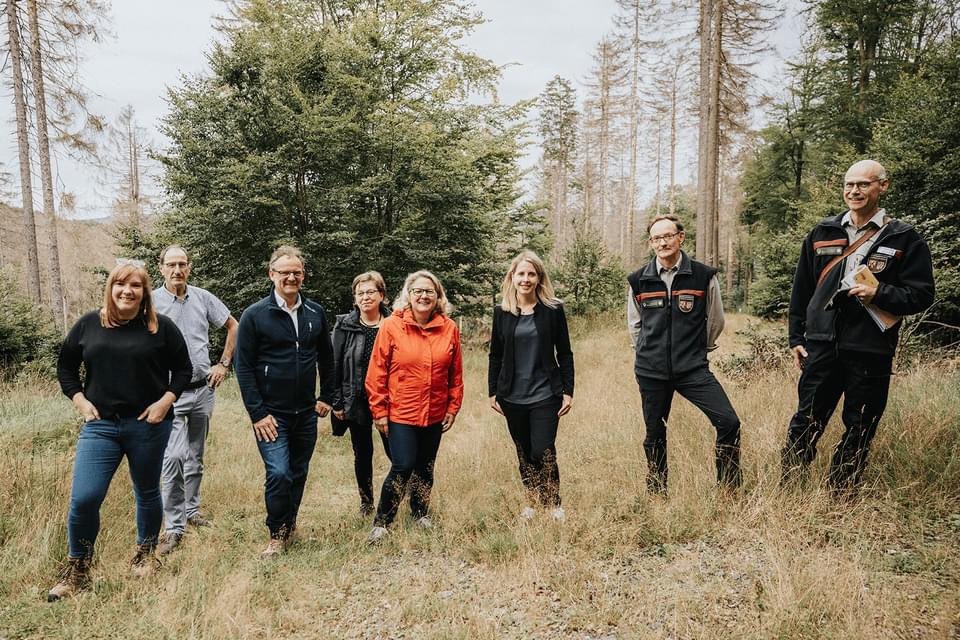 Verena Hubertz (@verenahubertz) on Twitter photo Danke für deinen Besuch im Nationalpark Hunsrück-Hochwald, liebe <a href="/SvenjaSchulze68/">Svenja Schulze</a>! Den Wald zu schützen, weitere Waldflächen zu schaffen und einen wichtigen Beitrag für Natur, Artenvielfalt und gegen den Klimawandel zu leisten - dafür möchte ich mich im Bundestag einsetzen! 🌳 Danke für deinen Besuch im Nationalpark Hunsrück-Hochwald, liebe <a href="/SvenjaSchulze68/">Svenja Schulze</a>! Den Wald zu schützen, weitere Waldflächen zu schaffen und einen wichtigen Beitrag für Natur, Artenvielfalt und gegen den Klimawandel zu leisten - dafür möchte ich mich im Bundestag einsetzen! 🌳
