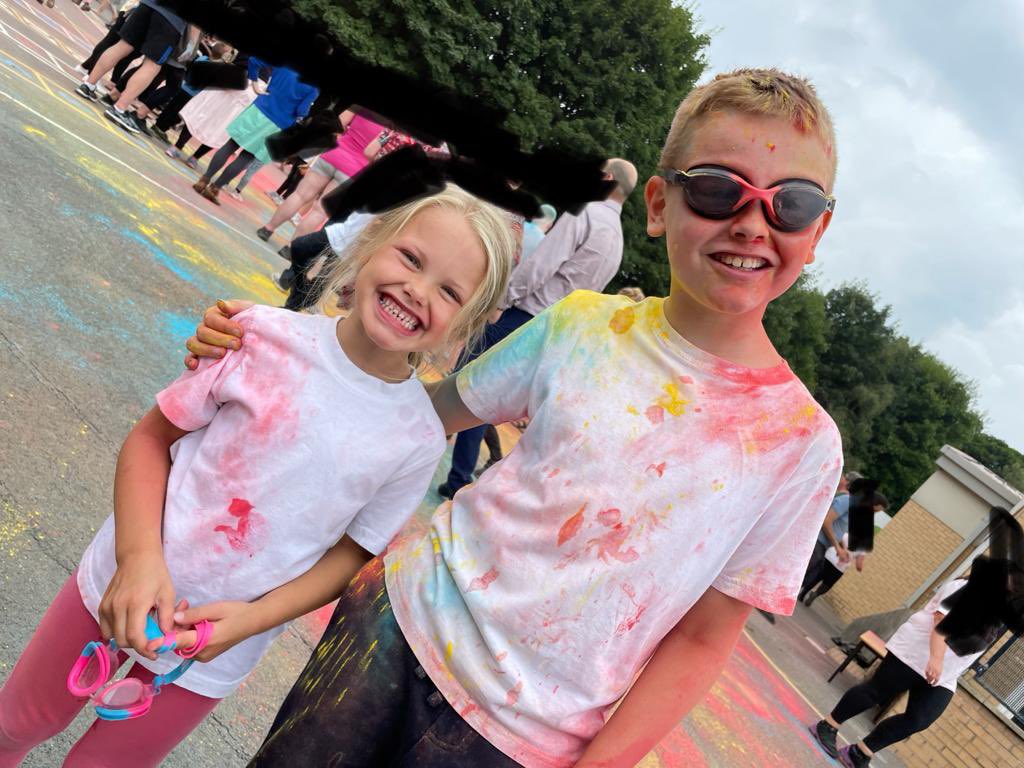 mrsjhh80's tweet photo. Amazing afternoon at school for the kids. Re-launching their houses with a colour run #oldside #greatidea #notmessyatall 🤦🏼♀️#somuchfun @EastMortonCEP @DJHunter47 https://t.co/P5t1nuhh1J