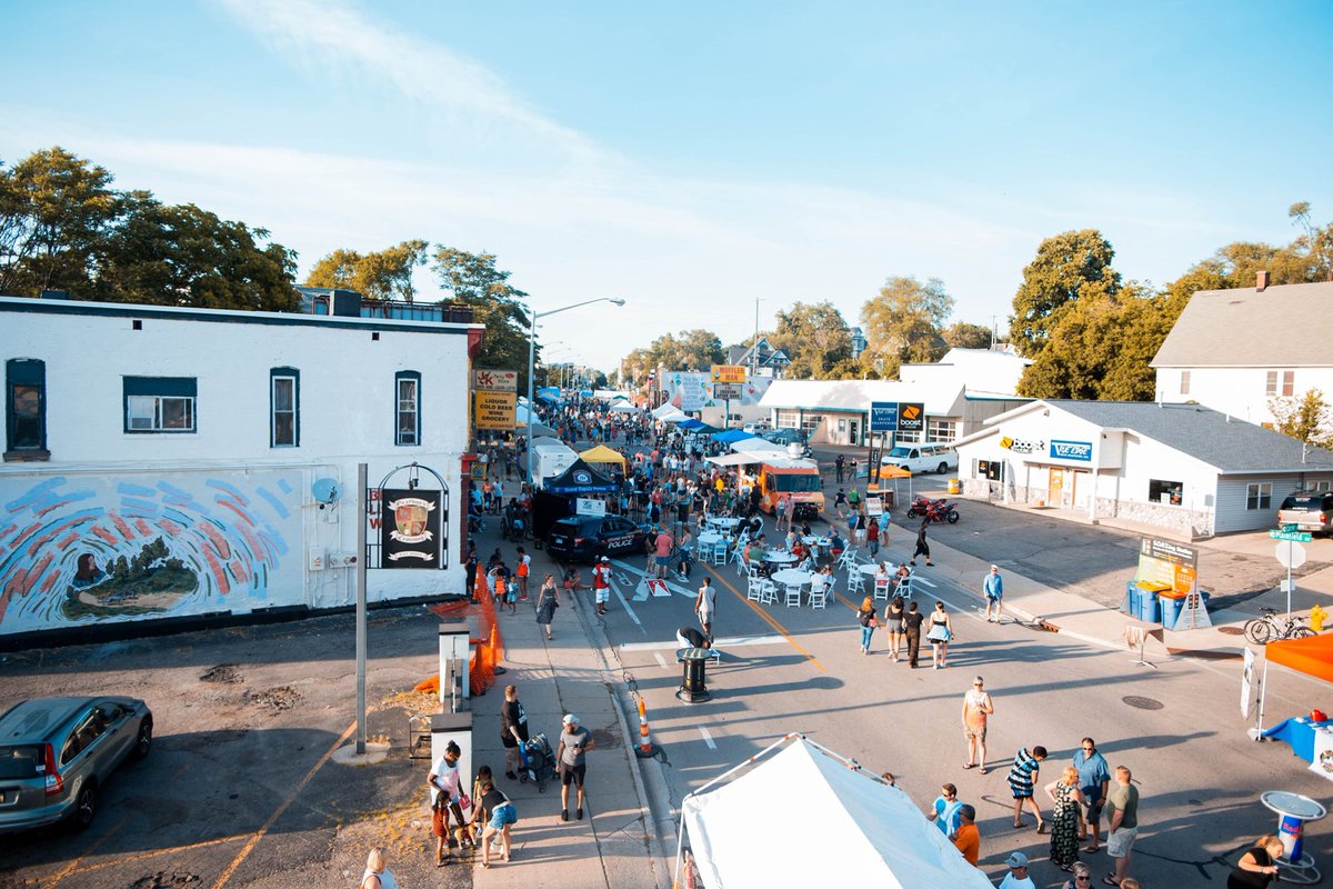 Bloom_CU's tweet image. Creston After Dark is this Saturday from noon to 10pm! Get funky with live bands, an artisan market, life-size games, fun for kids, local food, a beer trailer, amazing mural art and a huge paint-by-number project. lionsandrabbits.com/events/creston…  Stop by our bright orange Bloom CU tent!