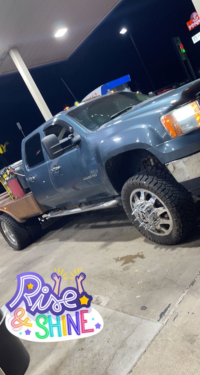 cantly09's tweet photo. New truck boys https://t.co/yawVWfZrhN