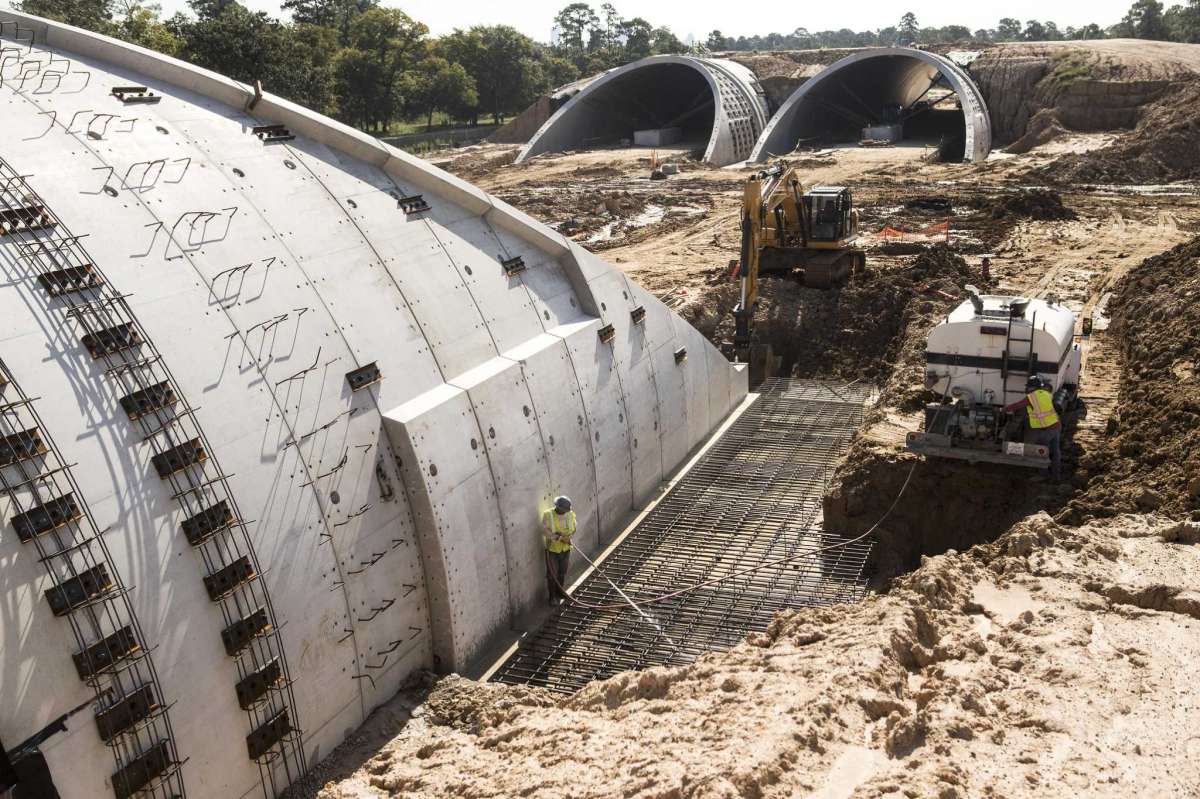 DPWPR's tweet image. Slated for completion in fall '22, @MemorialPark Master Plan’s 100-acre #LandBridge and #Prairie project will establish a more resilient ecology, enhance animal habitats, improve storm water management, and provide a immersive and accessible experience.
buff.ly/2Yx572z