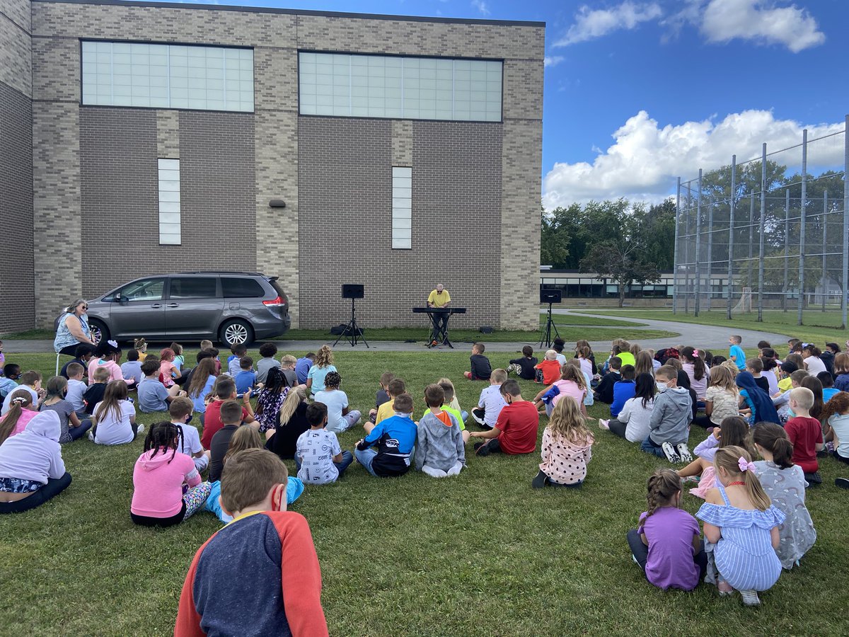 BataviaJK's tweet photo. The Hill Brothers are here for a back to school concert! #JKWay #WelcomeBack https://t.co/MwbLgIW9To