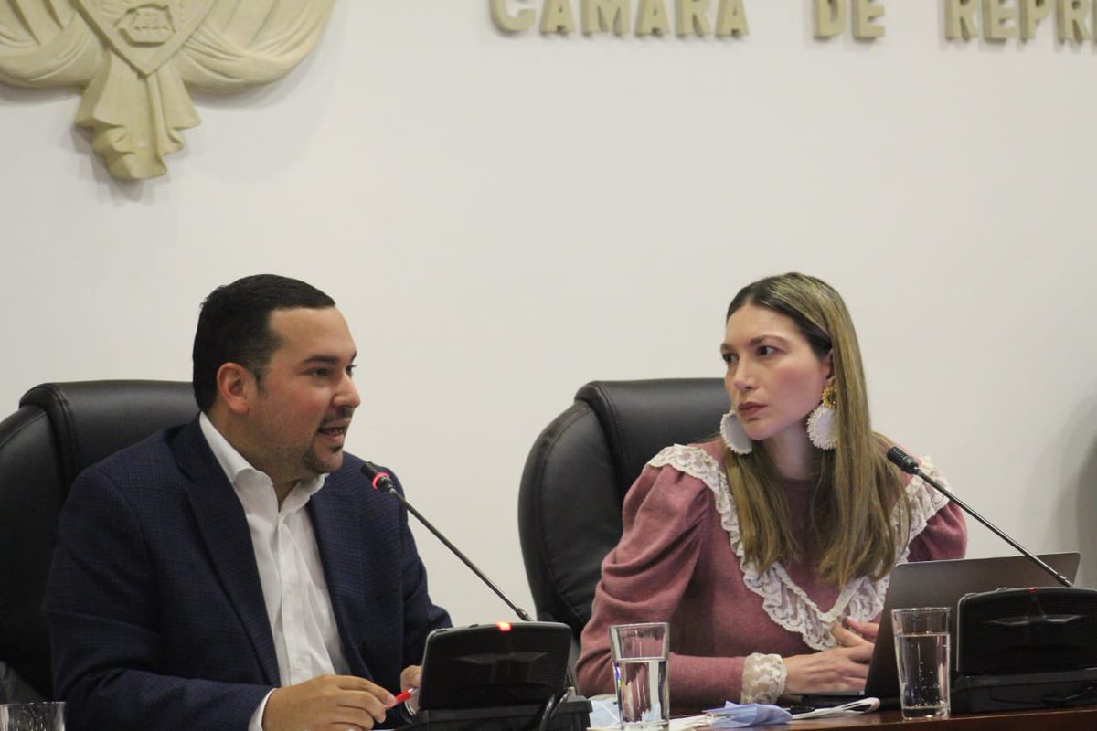 juanmadaza's tweet photo. #LeyParaMujeres Siento un gran compromiso hacia las mujeres, por eso las apoyo como autor y ponente del proyecto de Ley Casas Refugio.¡Es tiempo de restablecer los derechos de las mujeres víctimas de violencia y sus hijos! https://t.co/KeFpiKi8HC