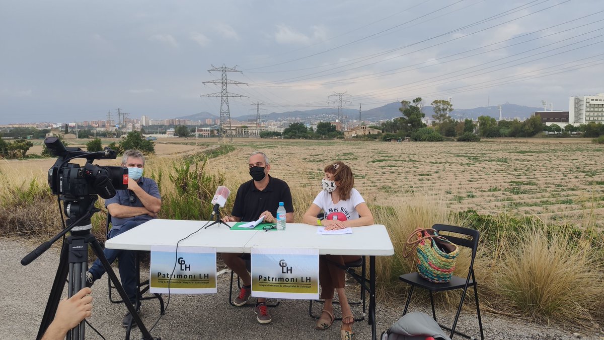 Roda de premsa del <a href="/PatrimoniLH/">Grup Patrimoni LH</a> per presentar l'informe que demana la 
Declaració de la zona agrícola de Cal Trabal-Riu Llobregat com a Bé Cultural d'Interès Nacional (BCIN).
<a href="/jaume_cristobal/">cristobal jaume</a> destaca el valor educatiu de la zona i com el podrien aprofitar els alumnes de la ciutat