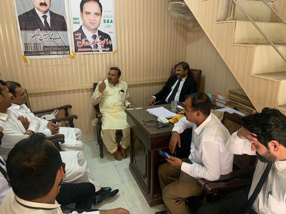 AkbarAli0017's tweet photo. Alhamdulillah Successfully Completed the visit of
- DBA Sahiwal
- DBA Pakpattan
- Pir Mahal Bar
- Shahkot Bar
#TeamSardarAkbar #LHCBA #PRESIDENTLHCBA #SardarAkbar https://t.co/zZnuE6XXfg